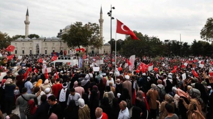 LGBT'ye karşı harekete geçiliyor! 150 bin imza toplandı...