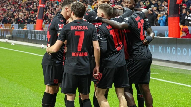 Lider Bayer Leverkusen gövde gösterisi yaptı