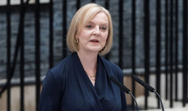 Liz Truss siyasete geri dönüyor: Milletvekili olarak devam edecek