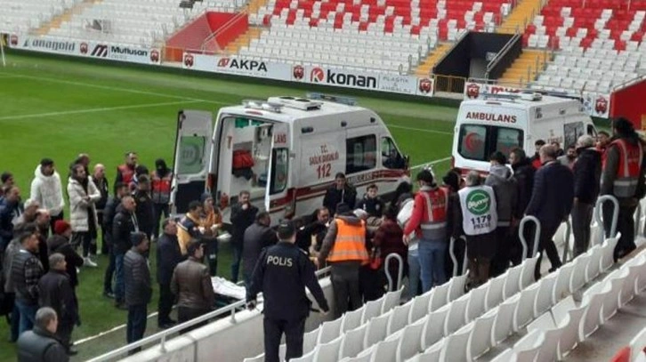 Maçın son dakikalarında korkunç olay! Fenalaşan taraftar hayatını kaybetti