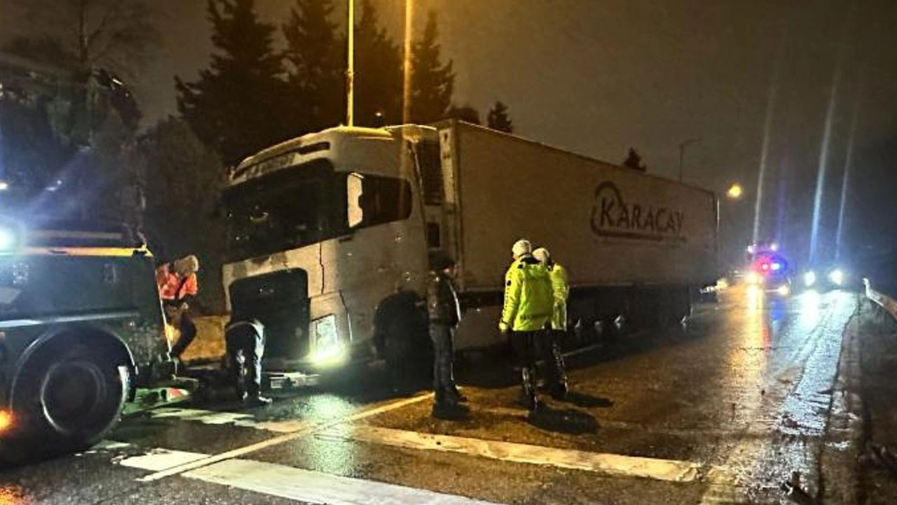 Makaslayan tır nedeniyle D-100 kara yolu Edirne yönü trafiğe kapatıldı