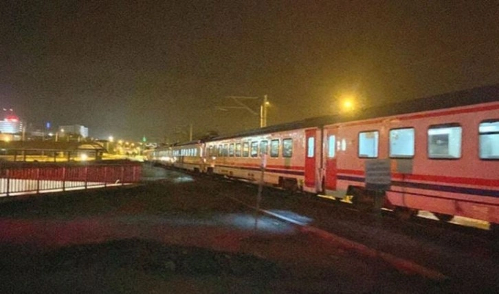 Makinist kavga çıkınca treni durdurup polis çağırdı