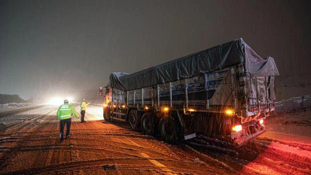 Malatya-Kayseri yolu ağır tonajlı araçların geçişine kapatıldı