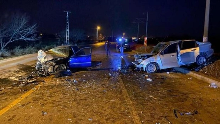 Malatya'da iki otomobil çarpıştı: 3 yaralı