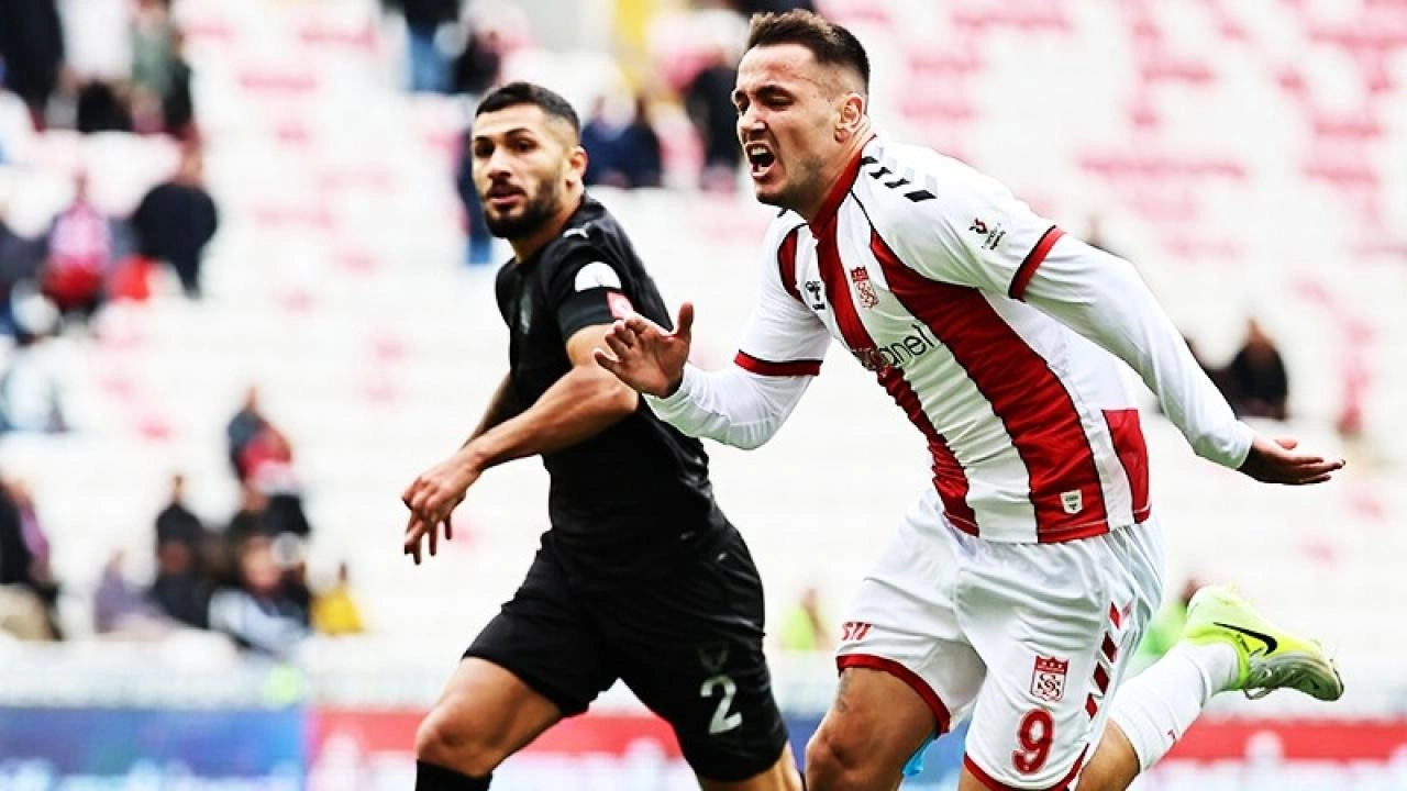 Manaj yıldızlaştı! Sivasspor, Rıza Çalımbay'ı üzdü