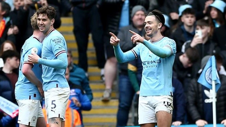 Manchester City, Liverpool'a geriden gelip fark attı