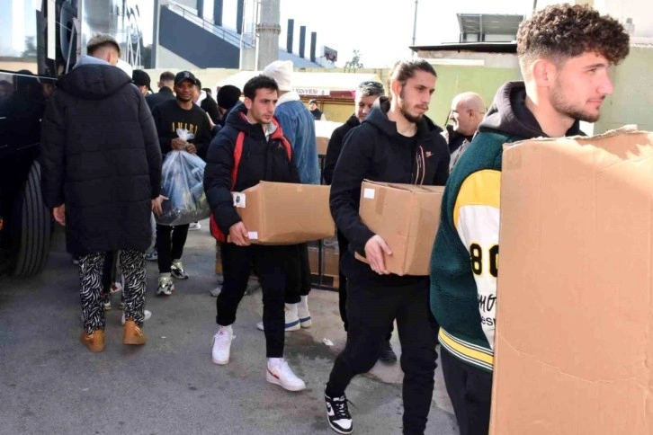 Manisa FK'dan deprem bölgesine malzeme desteği