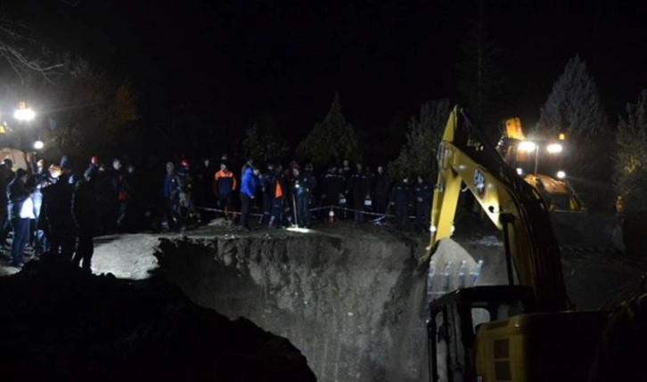 Manisa'da kuyuya düşen baba ve oğlundan acı haber