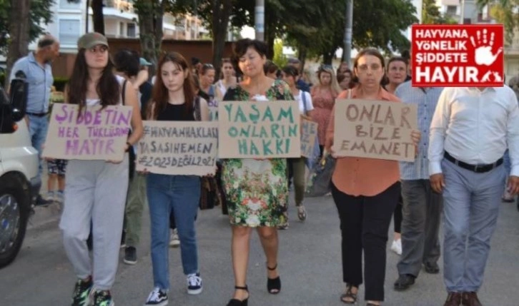 Manisa’daki katliam sonrası hayvanseverlerden eylem