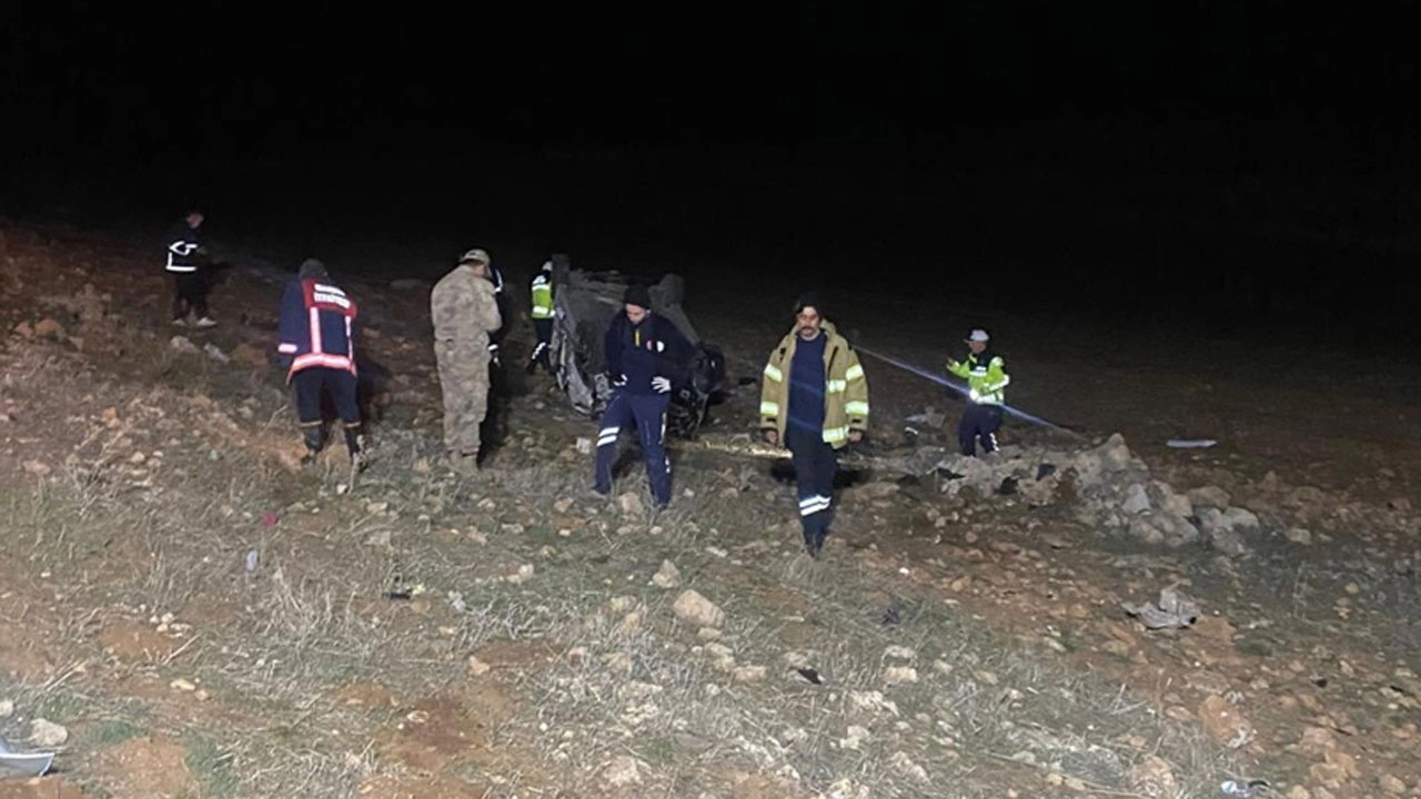 Mardin Midyat'ta şarampole devrilen otomobildeki 2 kişi öldü