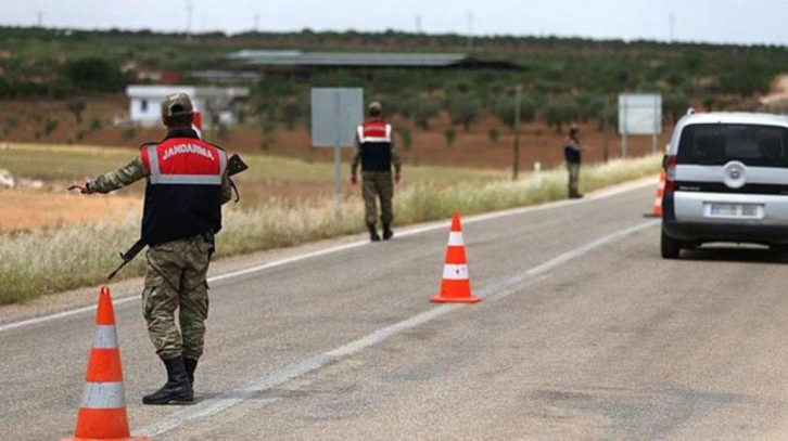 Mardin'de jandarma kılığına girerek Iraklıları yağmaladıkları iddia edilen 4 kişi tutuklandı