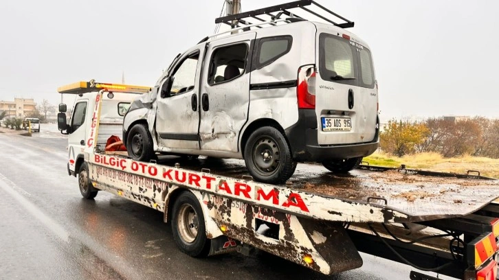 Mardin’de tır, hafif ticari araca arkadan çarptı, 1 kişi yaralandı