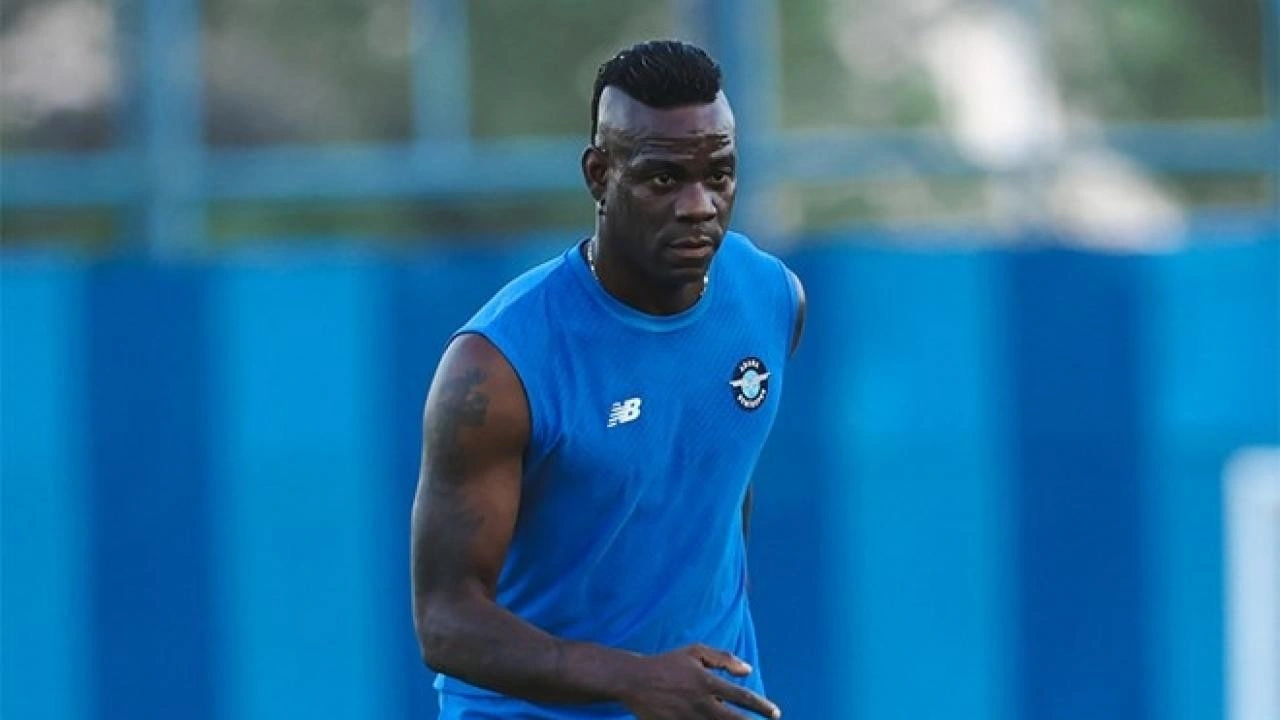 Mario Balotelli İtalya'ya geri dönüyor