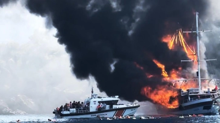 Marmaris'te tekne kül oldu: 1'i ağır 7 yaralı
