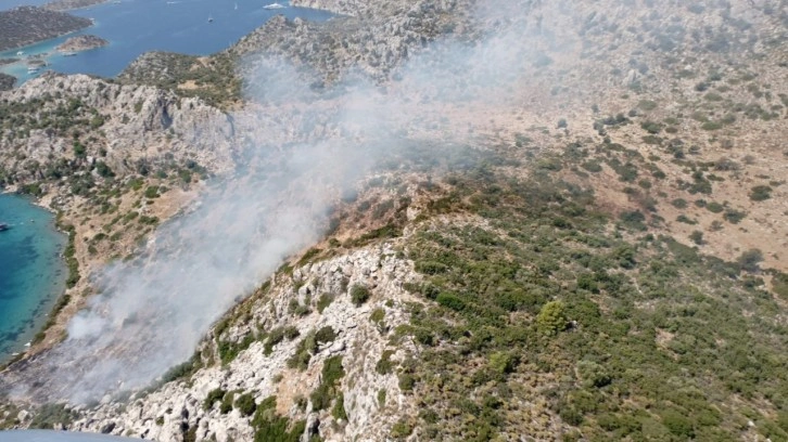 Marmaris'te makilik alanda yangın! Havadan müdahale başladı