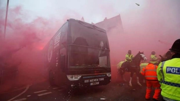 'Medeniyetin beşiği' İngiltere'de Manchester City fanatizm kurbanı! Tuğlayla saldırdı