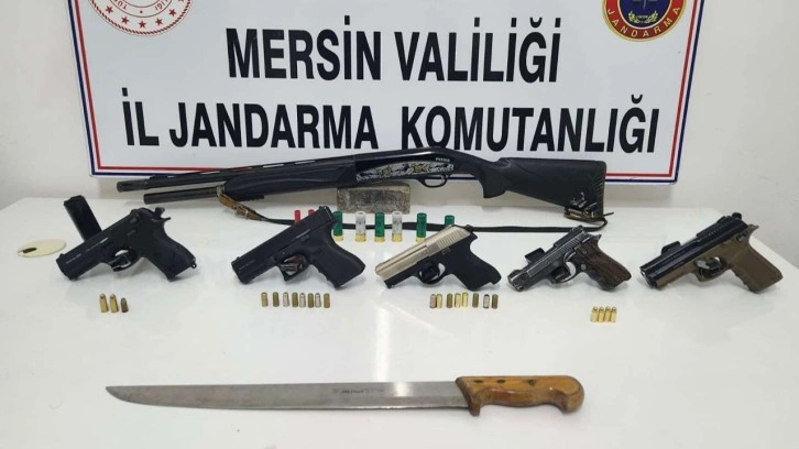 Mersin'de silah ticareti yaptıkları iddiasıyla 2 zanlı yakalandı