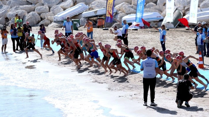 Mersin'deki Avrupa Triatlon Kupası'nda ikinci gün yarışları başladı!