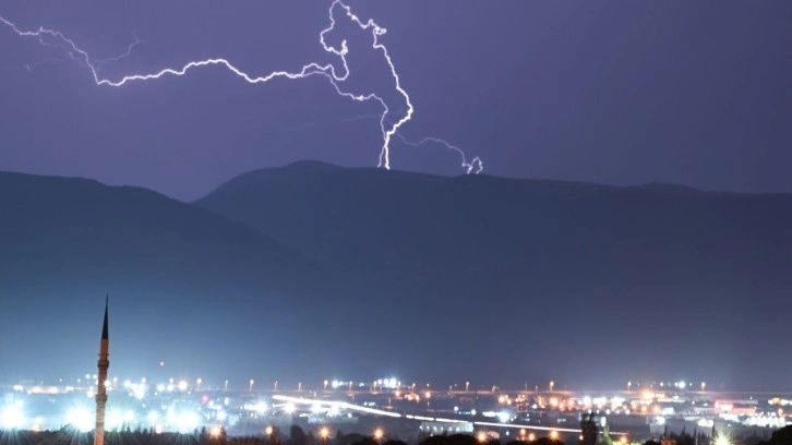 Meteoroloji az önce İstanbul için uyarı geçti! Saat verildi