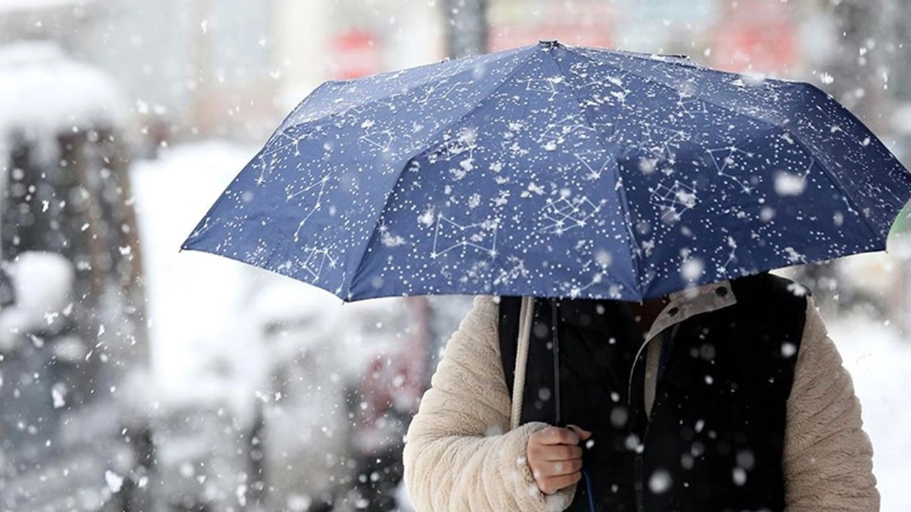 Meteoroloji peş peşe uyarılar yapmıştı! İstanbul'a beklenen kar yağışı başladı