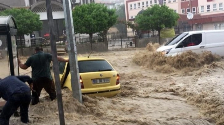 Meteoroloji'den 11 ile sarı kodlu uyarı! Sel ve su baskınları bekleniyor