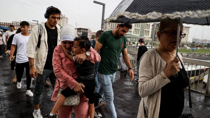 Meteoroloji'den 22 ile sarı kodlu uyarı: Sıcaklık düşüyor sağanak yağış etkili olacak