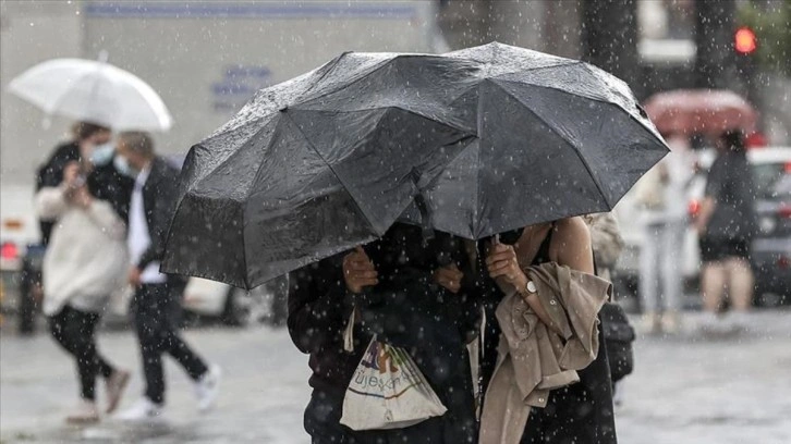 Meteoroloji'den 3 bölgeye uyarı! Birçok il sağanak ve fırtınaya teslim olacak