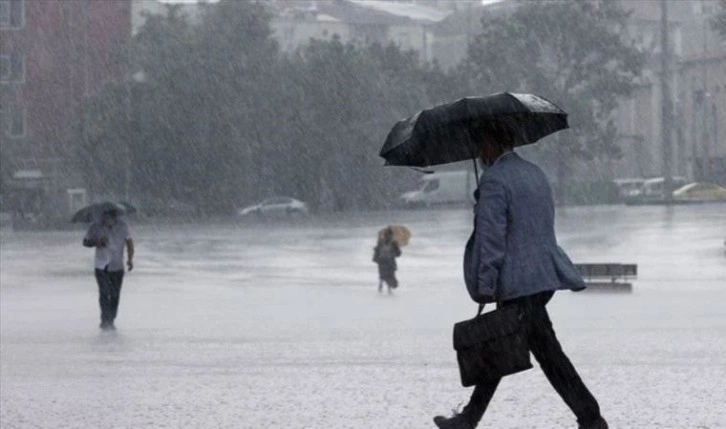 Meteoroloji'den kuvvetli yağış uyarısı: Sel ve su baskınlarına dikkat!