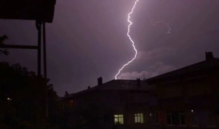 Meteoroloji'den sağanak yağış uyarısı: Sel ve su baskınına karşı uyardı