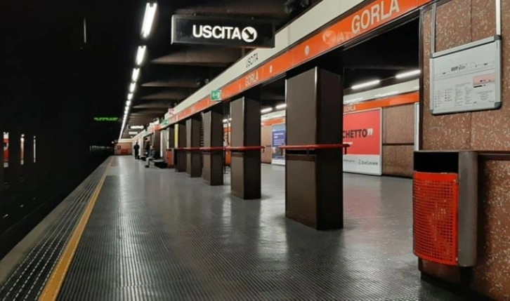 Milano metrosunda seks skandalı