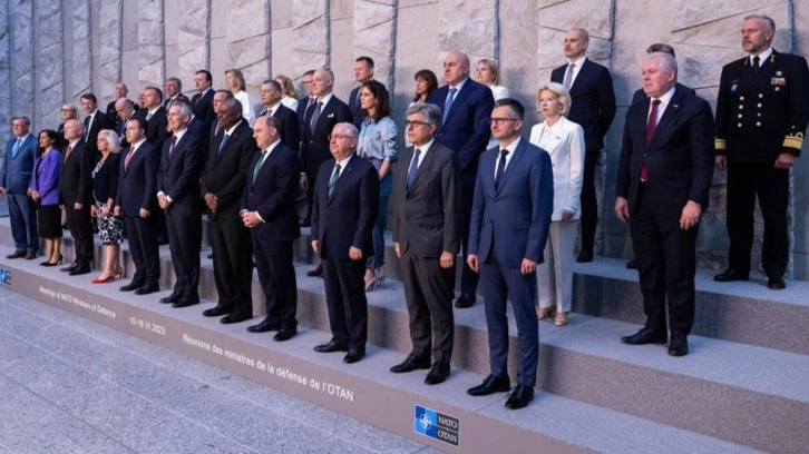 Milli Savunma Bakanı Yaşar Güler, NATO’da aile fotoğrafında