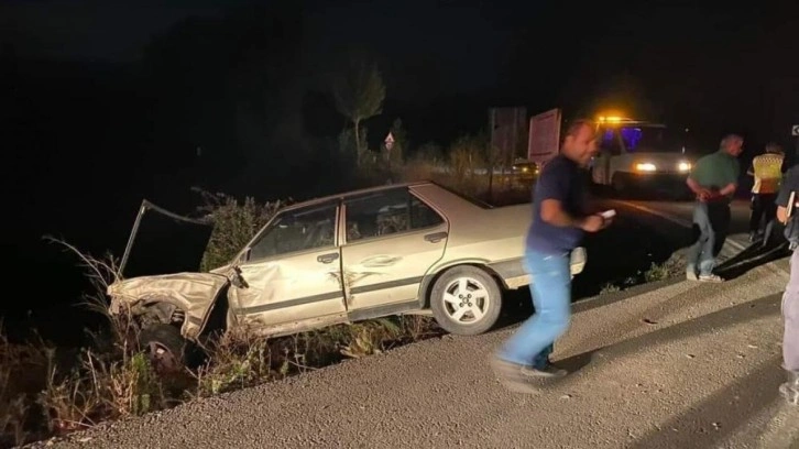 Minibüs ile otomobil çarpıştı: Çok sayıda yaralı