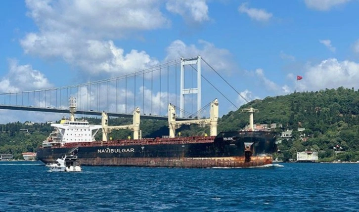 Mısır yüklü 'Rojen' isimli tahıl gemisi İstanbul Boğazı’ndan geçti