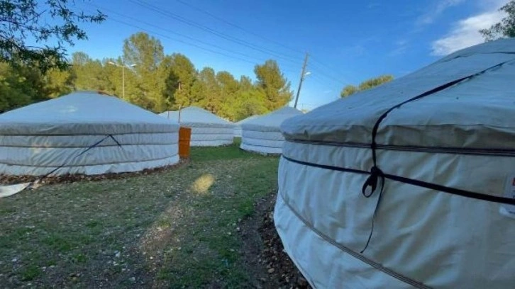 Moğolistan’dan gelen kıl çadırlar depremzedeler için kuruldu