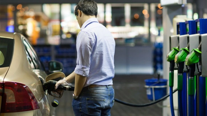 Motorine yeni zam! Dün gece 95 kuruş zam gelen motorine bu gece yine kallavi zam var!