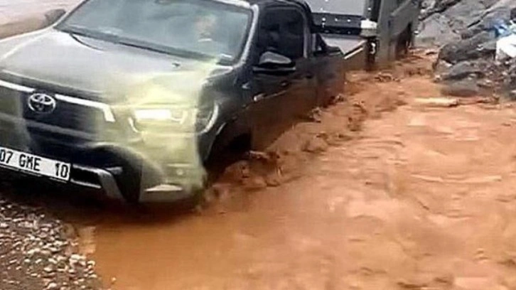 Muğla'da sağanak sele neden oldu; tatilciler korku dolu anlar yaşadı