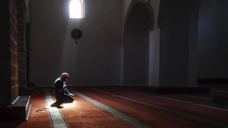 Namaz kılmanın insan vücuduna faydaları nelerdir? Namazın faziletleri ve bilimsel faydaları