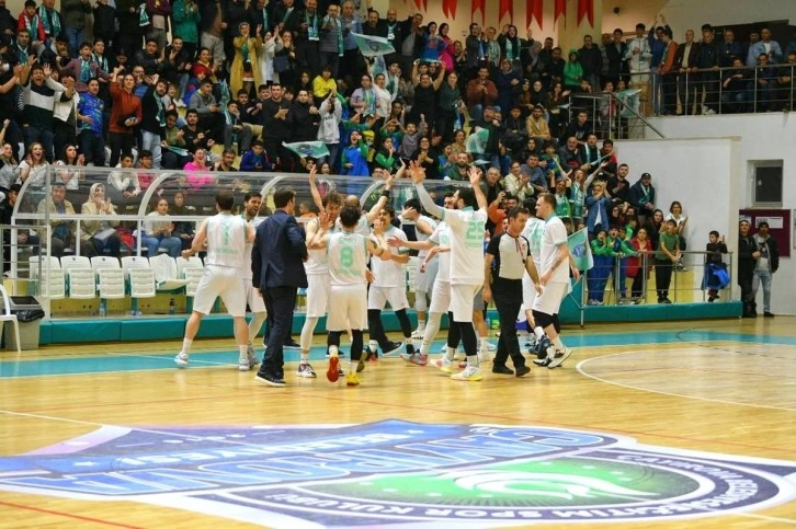 Nefes kesen karşılaşmada Çayırova Belediyesi Basketbol Takımı yarı finale yükseldi