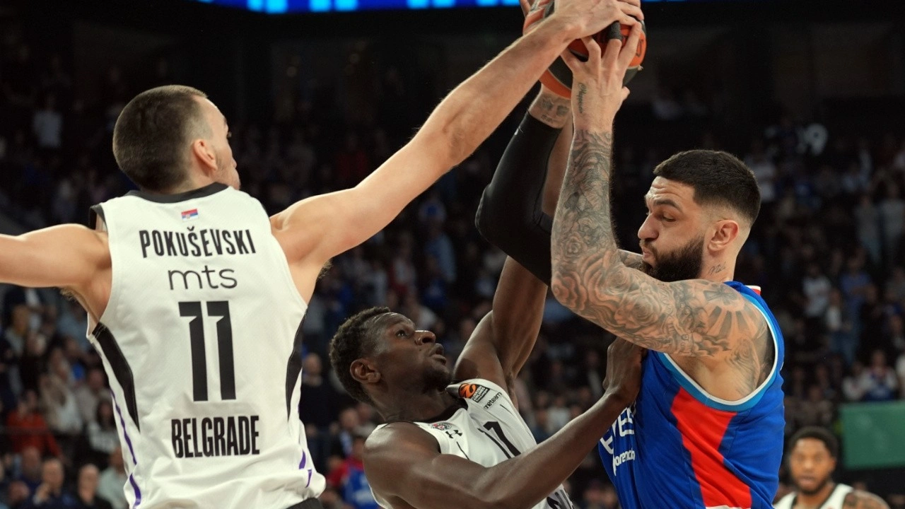 Nefes kesen maçta Anadolu Efes, Partizan'ı devirdi