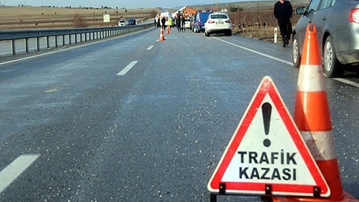 Niğde'de trafik kazası can aldı! Minibüs ve otomobil çarpıştı...