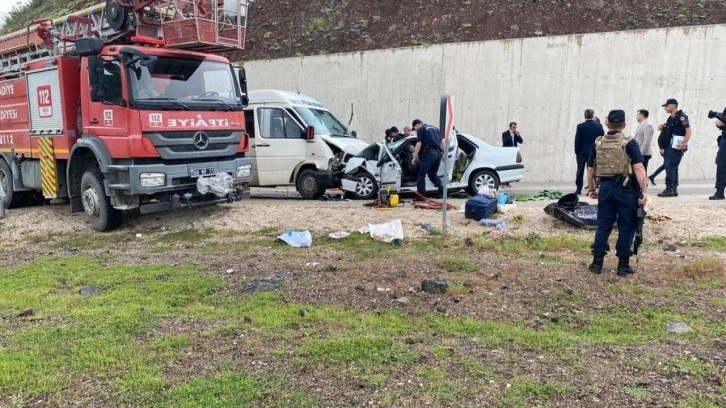 Öğrencileri taşıyan minibüs kaza yaptı: 1 ölü 11 yaralı