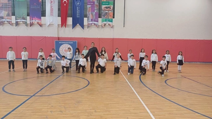 Okul sporları karate müsabakaları başladı