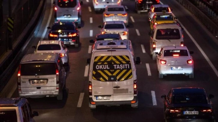 Okulların açılmasıyla İstanbul'da trafik kilit! Yoğunluk her geçen dakika artıyor