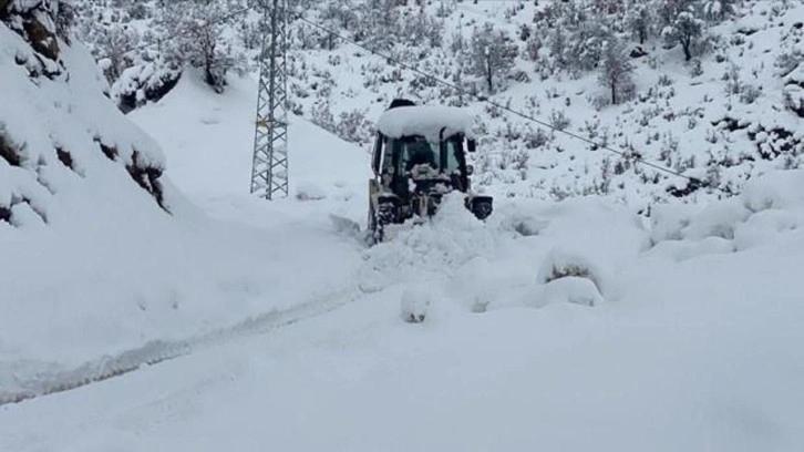 Olumsuz hava koşulları nedeniyle 1036 yerleşim birimine ulaşım sağlanamıyor