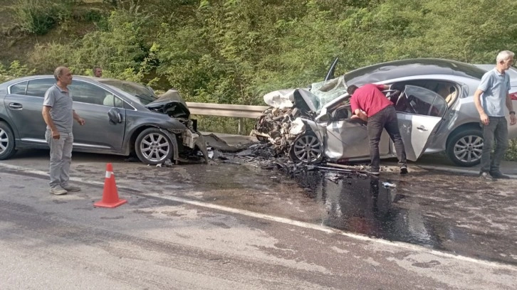 Ordu'da iki otomobil çarpıştı! 1 kişi öldü, 3 kişi yaralandı!