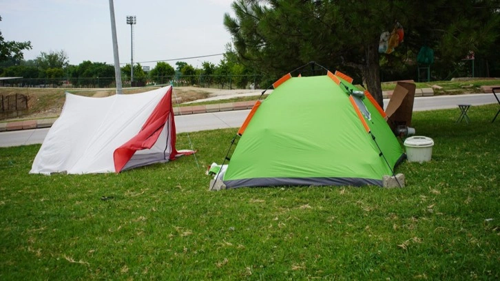 Otellerde yer kalmayınca Kırkpınar sevdalıları parklara çadır kurdu