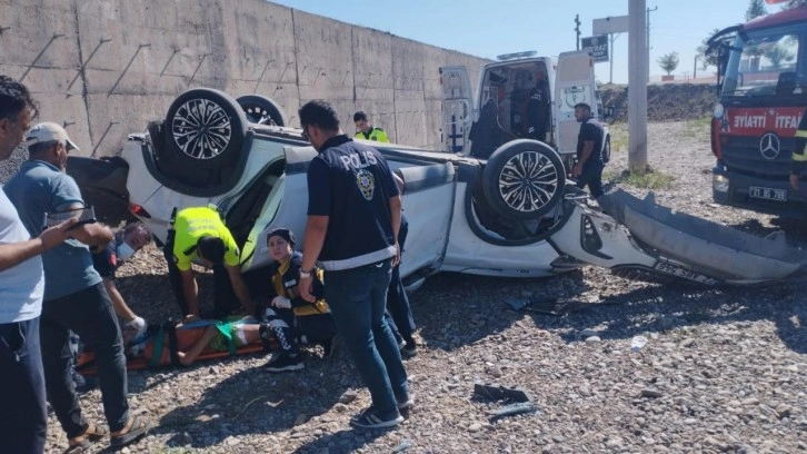 Otomobil 3 metre yüksekten düştü: 1’i ağır, 5 yaralı