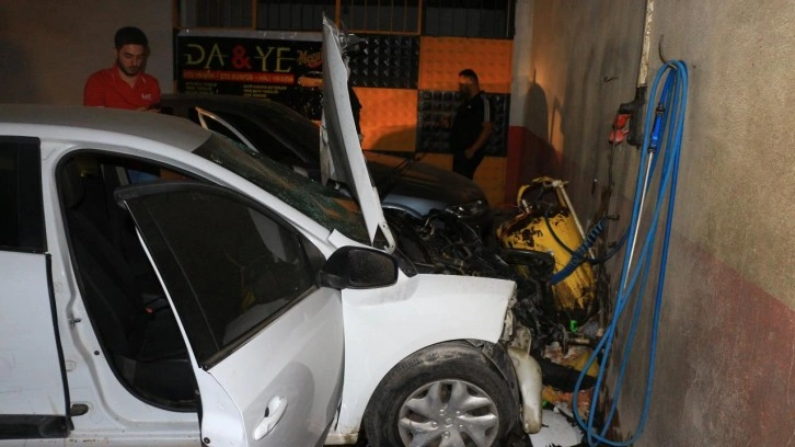 Otomobil karşı şeride geçip motosiklete çarptı: 2 yaralı