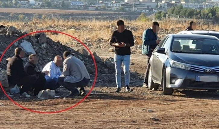 Otomobildeyken, başka araçtan açılan ateşte yaşamını yitirdi