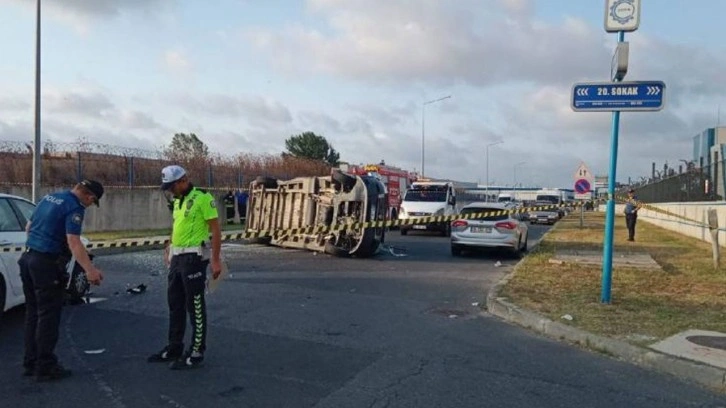 Otomobille servis aracı kafa kafaya çarpıştı: 13 yaralı